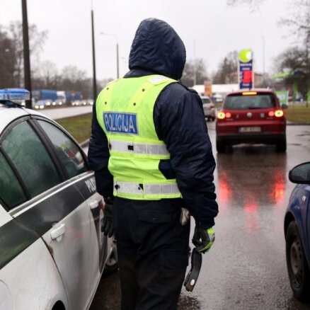 Pirmdien Latvijā pieķerti 13 dzērājšoferi