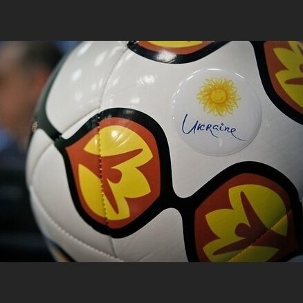 UEFA cer EURO  2012  nopelnīt vairāk nekā iepriekšējā Eiropas čempionātā