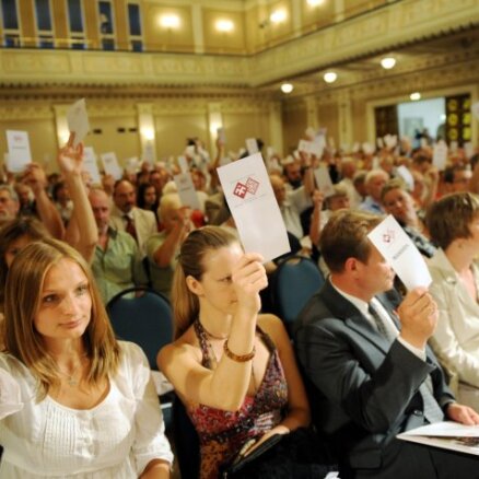 Valodas  referendums : Nacionālā apvienība tiesā apstrīdēs referenduma likumību