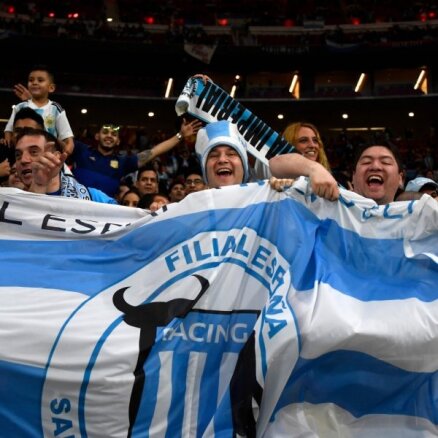 Фанаты сорвали праздник в Аргентине: футболистов эвакуировали на вертолете