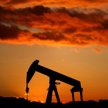 Naftas cenas kāpj, ASV aizliedzot Krievijas energoresursu importu