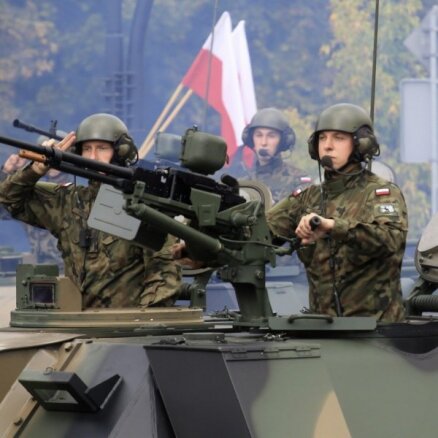 Polija stiprinās militārās kapacitātes; pasūtīs arī jaunus helikopterus