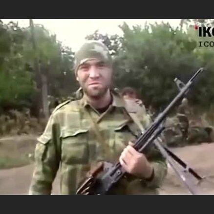 Video: Krievu kaujinieks Ukrainā sūta sveicienus uz mājām un nodēvē ložberi mīļotās vārdā