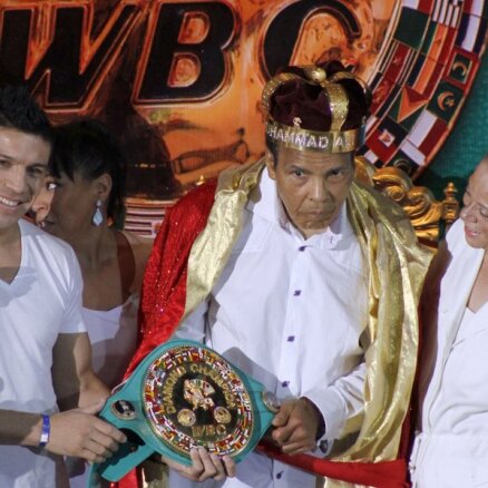 Muhameda Ali boksa cimdi novērtēti uz pusmiljonu dolāru