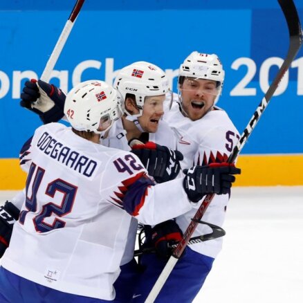 Хоккей: определился соперник россиян по четвертьфиналу, выбыли Швейцария и Словакия
