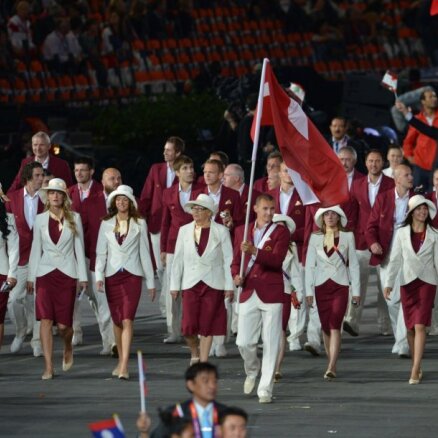 Londonas Olimpiādes atklāšanas ceremonijā ienestais Latvijas karogs pārdots par 1550 mārciņām