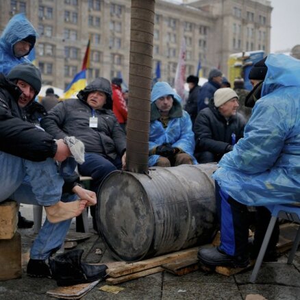 Opozīcijas aicinājumi uz revolūciju ir draudi nacionālajai drošībai, pauž Janukovičs