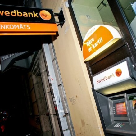 Набег на банкоматы: латвийцы внесли на счета больше денег, чем забрали