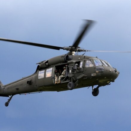 Latvijā ieradīsies 'Black Hawk' helikopteri; iedzīvotājus lūdz neuztraukties