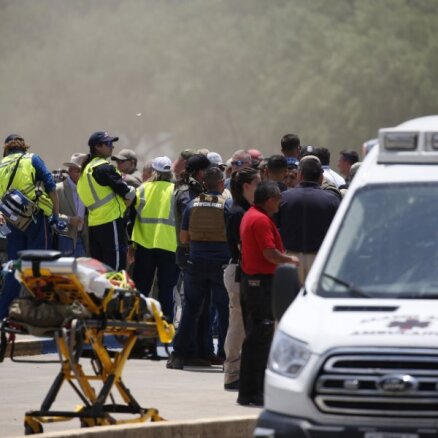 Foto: Apšaudē pamatskolā Teksasā nogalināti 19 bērni un divi pieaugušie