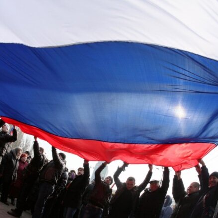 В Донецке участники митинга подрались и воздвигли флаг РФ