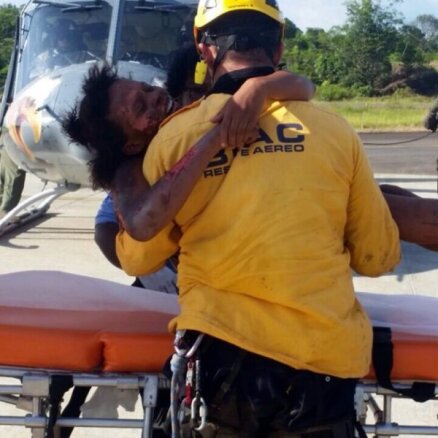 Māte ar zīdaini brīnumaini izdzīvo lidmašīnas avārijā Kolumbijā