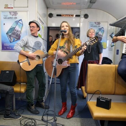 Foto: Fonds 'Viegli' prezentē jauno albumu ar koncertu vilcienā