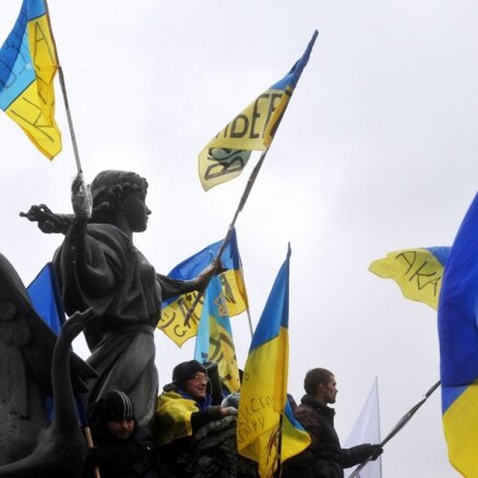 Ukraiņu nacionālisti aicina visus vīriešus uz Neatkarības laukumu