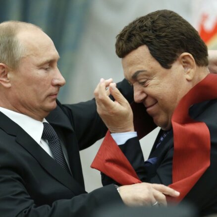 Kobzons, iespējams, lūgs Putina palīdzību ar ārstēšanos