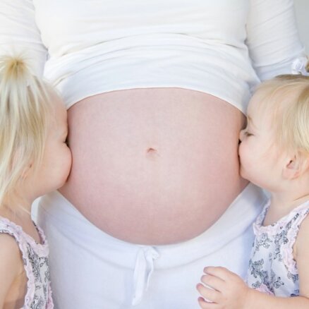Agrīni grūtniecības simptomi, kas var liecināt par dvīņu gaidībām