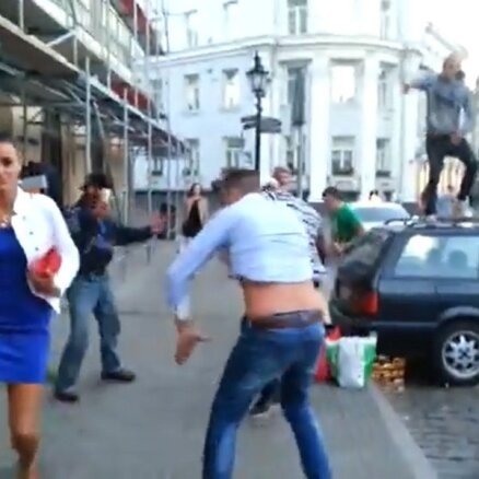 Video: Tallinas ballīšu zvēri dejo ar bomzi