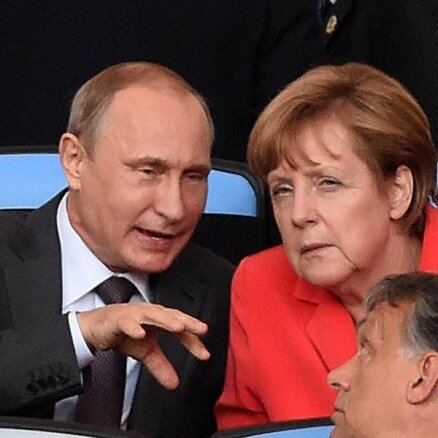 Slepens Merkeles un Putina plāns paredz atzīt Krimas pievienošanu Krievijai, raksta 'The Independent'