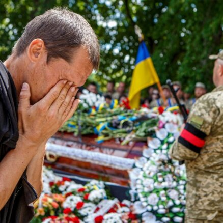 Ukraina katru dienu zaudē līdz 100 karavīriem, atklāj Zelenskis