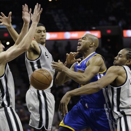 'Warriors' NBA 'play-off' otro kārtu sāk ar zaudējumu otrajā pagarinājumā