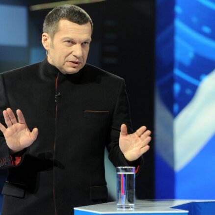 Latvijai nevēlamo personu sarakstā iekļauj Krievijas TV raidījumu vadītāju Solovjovu