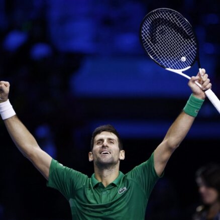 Džokovičs uzvar ATP finālturnīra grupas pēdējā spēlē; pusfināla pēdējo ceļazīmi iegūst Rubļovs