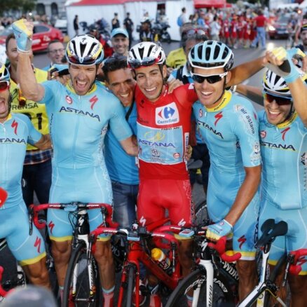 Itāļu riteņbraucējs Aru triumfē 'Vuelta Espana' velobraucienā