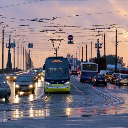 Satiksmes infrastruktūras uzlabošanai oktobra sākumā Rīgā notiks autovadītāju aptaujas