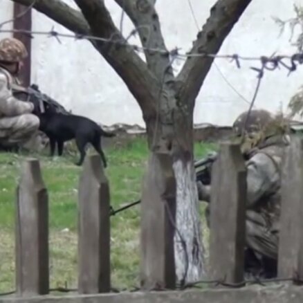 Video: Ukrainas desantnieki pārņēmuši Krievijas flotei piederošu navigācijas staciju