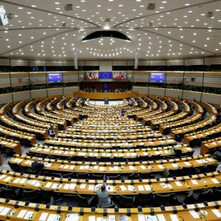 Eiropas Parlaments prasa izskaust sieviešu nabadzību Eiropā