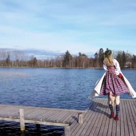 Video: Līgatnes deju kolektīva 'Zeperi' aizkustinošais sveiciens 4. maijā