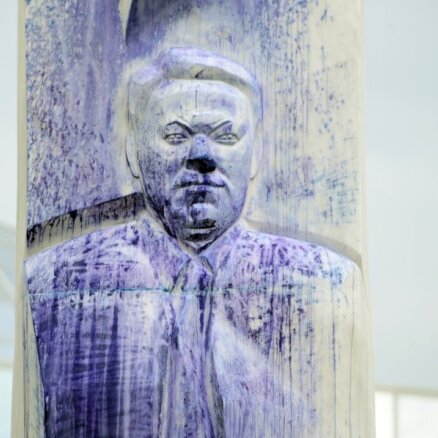 В Екатеринбурге осквернен памятник Борису Ельцину