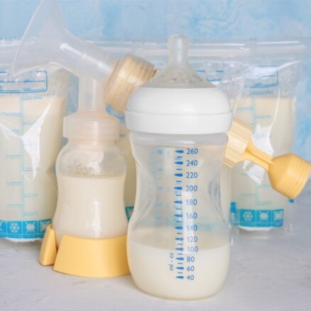 100 jaunās mammas gatavas donēt Mātes piena bankai; saldētavā ēdājiem glabājas seši litri piena