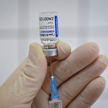 Covid-19: Ukraina aizliegusi vakcīnas no Krievijas