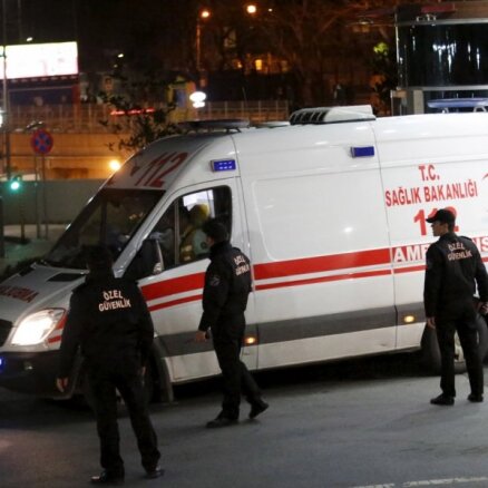 Pašnāvnieka rīkotā sprādzienā Turcijā nogalināti divi karavīri; 24 ievainoti