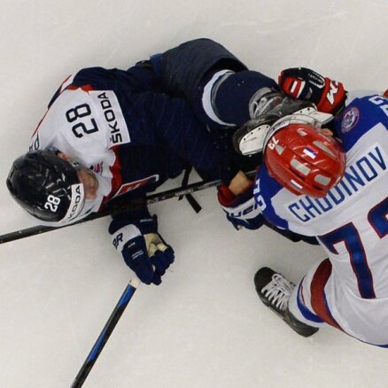 ФОТО: после удара коньком в лицо российскому хоккеисту наложили 17 швов