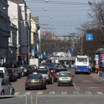 Rīgā visu vasaru būs ierobežota satiksme Merķeļa ielā