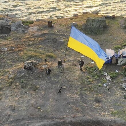 Zmijinijas salā atkal plīvo Ukrainas karogs