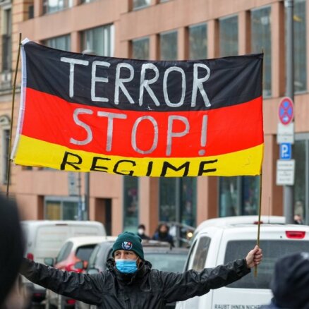 Vācijas labējie ekstrēmisti piedalās Covid-19 protestos citās valstīs