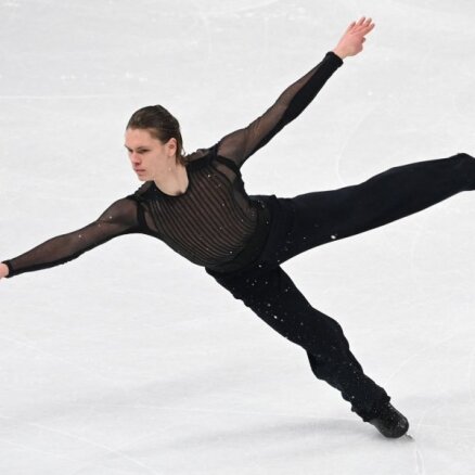 Daiļslidotājs Vasiļjevs 'Grand Prix' sacensības noslēdz desmitajā vietā