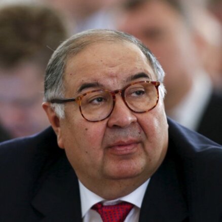Izgaismojas oligarha Usmanova ģimenes īpašumi Jūrmalā