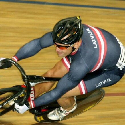 Ķiksis kļūst par pasaules senioru čempionu individuālajā braucienā trekā