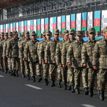 Azerbaidžāna paziņo par septiņu karavīru bojāeju sadursmēs uz robežas ar Armēniju