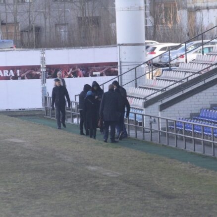 ФОТО, ВИДЕО: Судебные исполнители арестовали имущество на стадионе "Сконто"