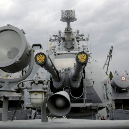 Krievijas flote joprojām Ukrainai rada draudus Melnās jūras reģionā, secina britu izlūki