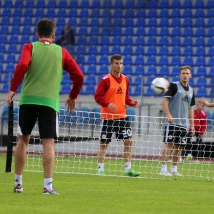 Foto: Latvijas futbolisti briest cīņām pret turkiem un čehiem