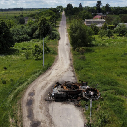 Okupanti varētu būt zaudējuši ap 50 000 karavīru, norāda Lielbritānijas armijas vadītājs