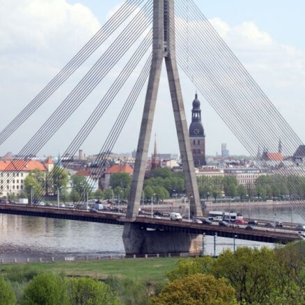 Pēc ielu atjaunošanas Rīgā ķersies pie tiltu remontiem, vēsta laikraksts
