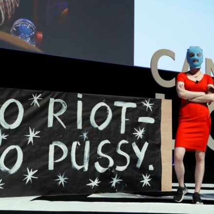 'Pussy Riot' gatavojas jaunai anti-Putina performancei 'Saatchi' galerijā Londonā
