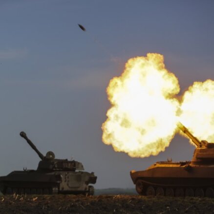 Lielbritānija palielina militāro palīdzību Ukrainai; Itālija sūtīšot smagos ieročus
